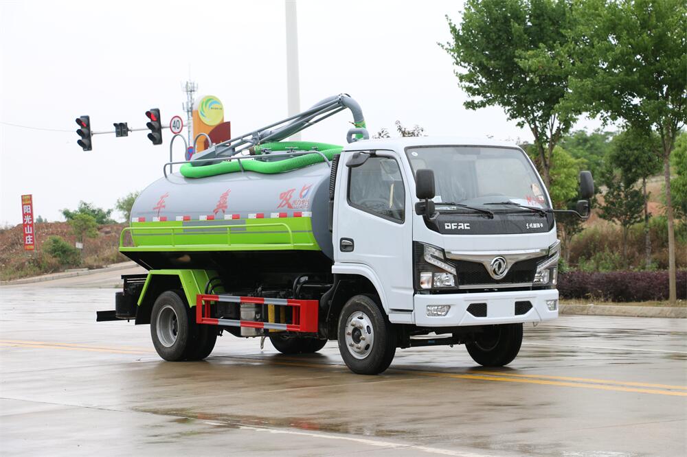 5噸吸糞車-程力東風(fēng)福瑞卡5方吸糞車化糞池處理車廠家價格